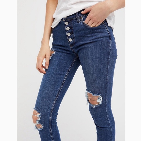 FREE PEOPLE Reagan Destroyed Button Front Jeans 28 - Picture 6 of 8